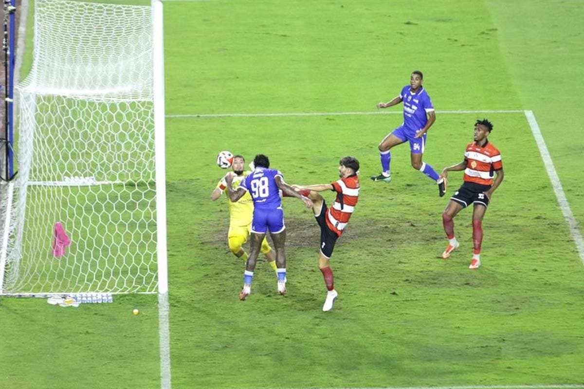 Pesta Gol, Persib Bandung Benamkan  Madura United 5-0 Tanpa Balas