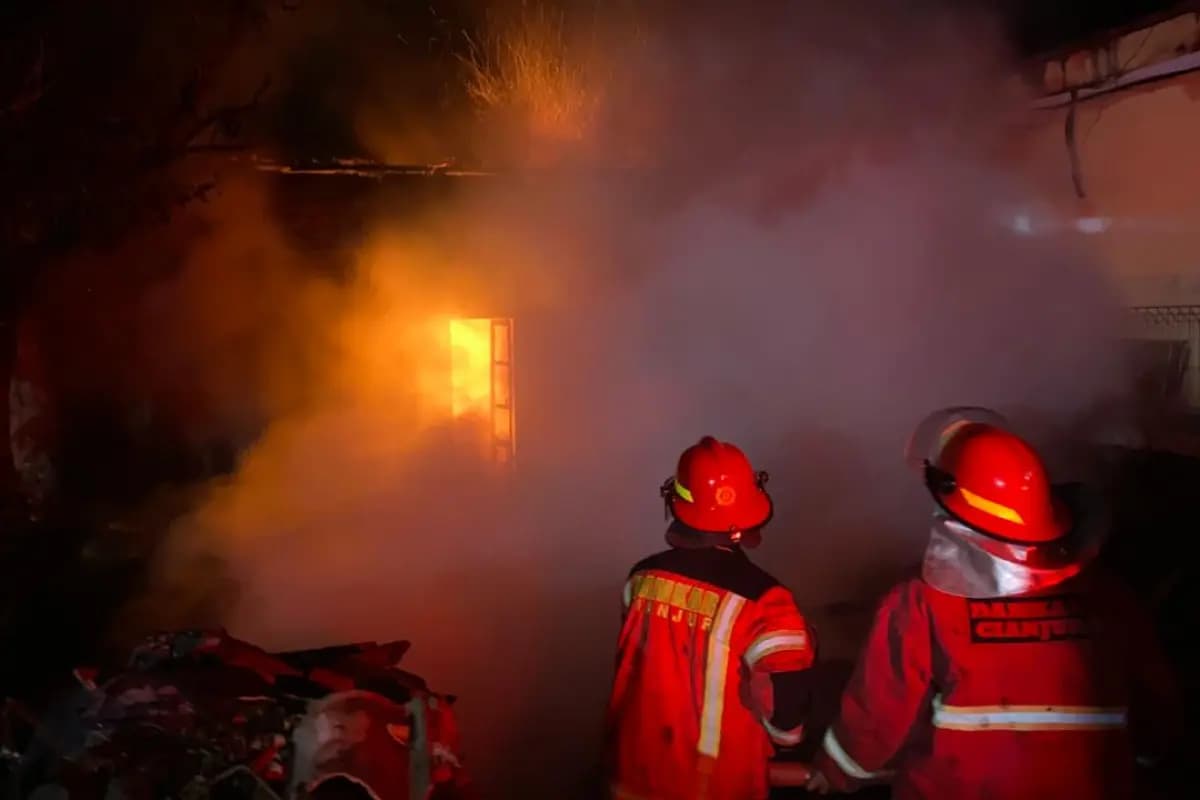 Rumah Milik Lansia di Cilaku Cianjur Ludes Terbakar, Diduga Akibat Korsleting Listrik